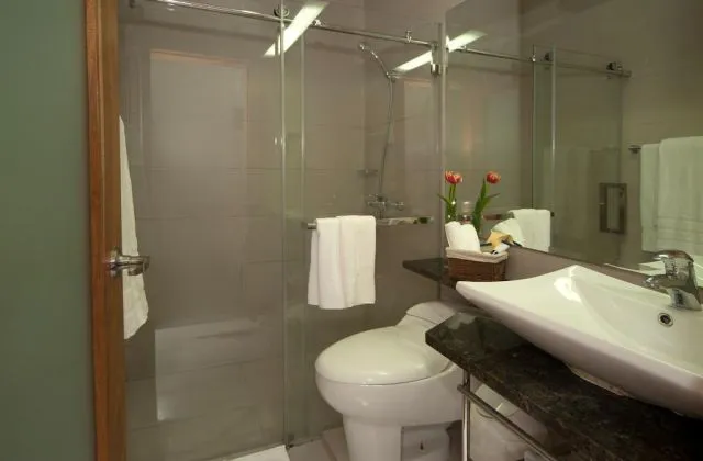 ApartHotel Aladino bathroom with shower