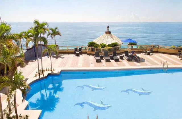 Hotel Catalonia Santo Domingo pool view sea