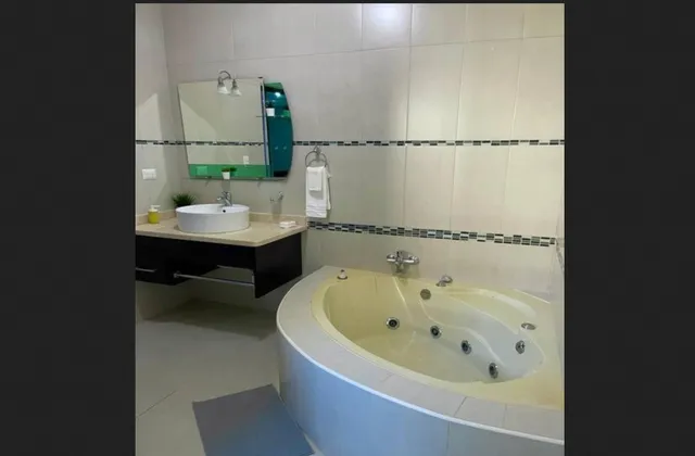 Villa Gewel Bani Boca Canasta Bathroom Jacuzzi