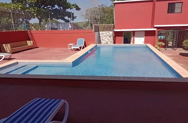 Hotel Villa Kiky Pool 1