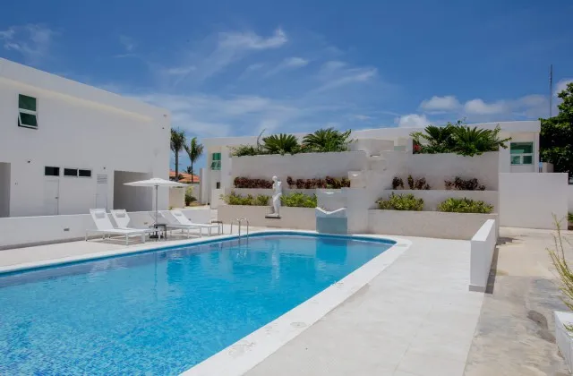 Hotel Lirio Cala Punta Cana Pool 1