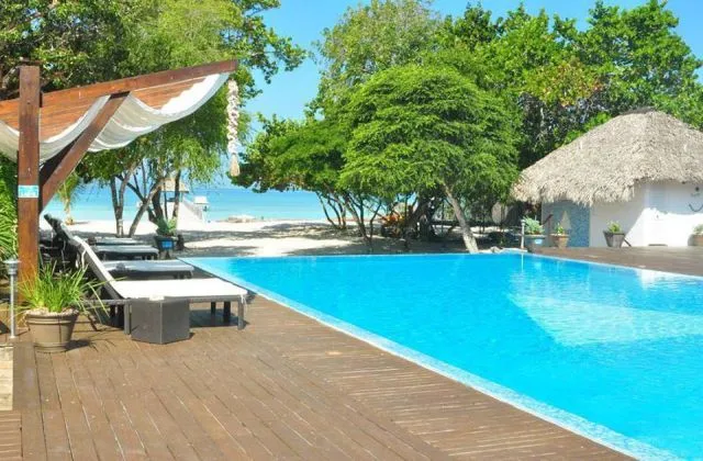 Punta Rucia Lodge pool
