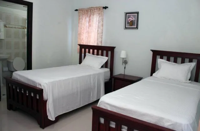 Hotel Renacer Santo Domingo room 2 petit bed