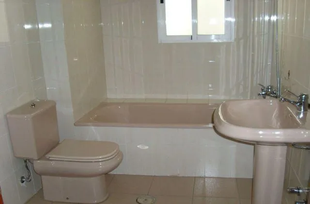 Hotel Santander room bathroomn