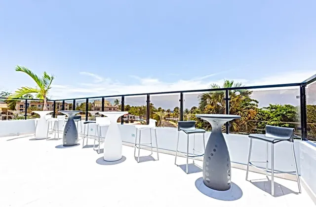Skylight Hotel Restaurant Bar Rooftop